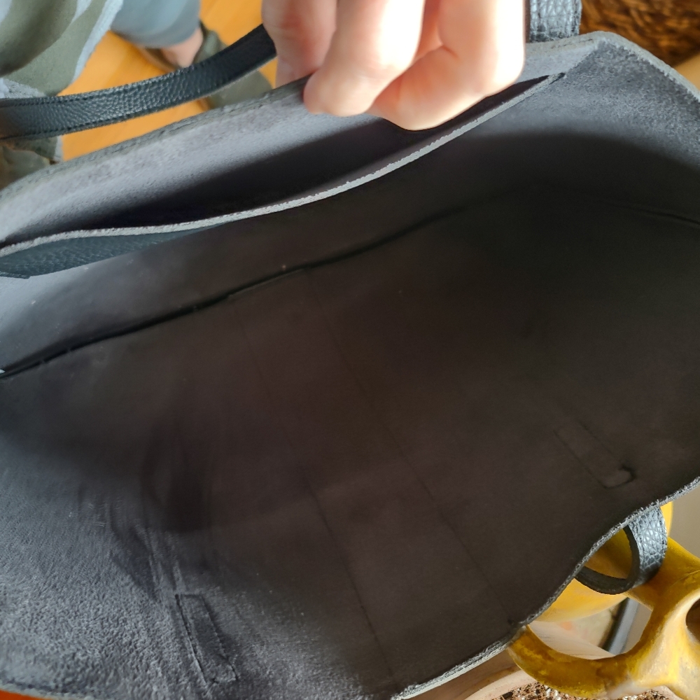 🪺 Vince Camuto tote - Picture 4 of 4